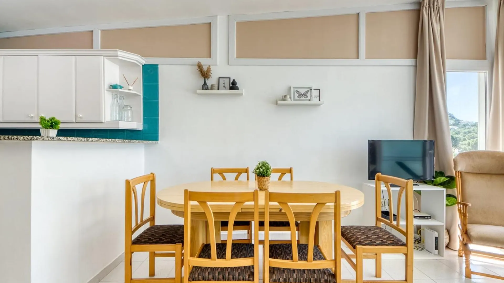Apartment With View Montjoi 0*,