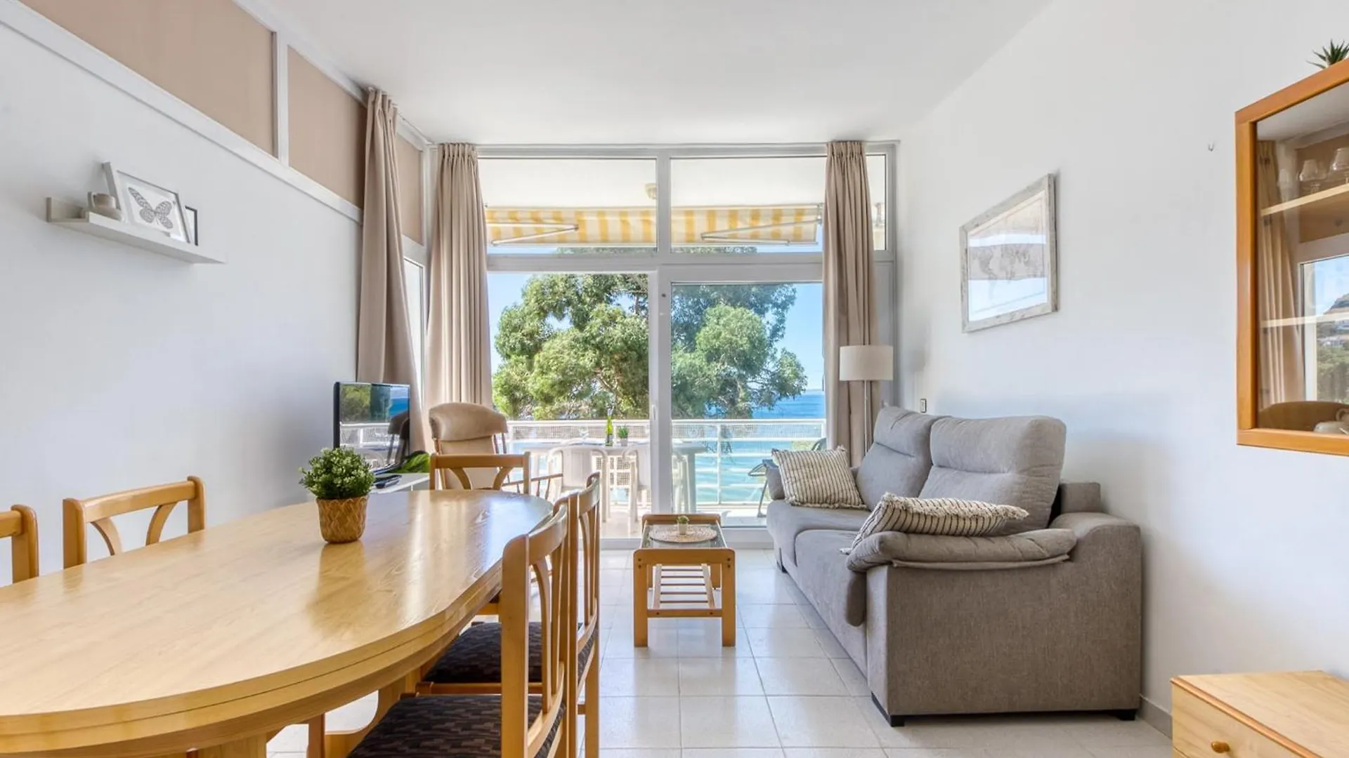 Apartment With View Montjoi 0*,  Spagna