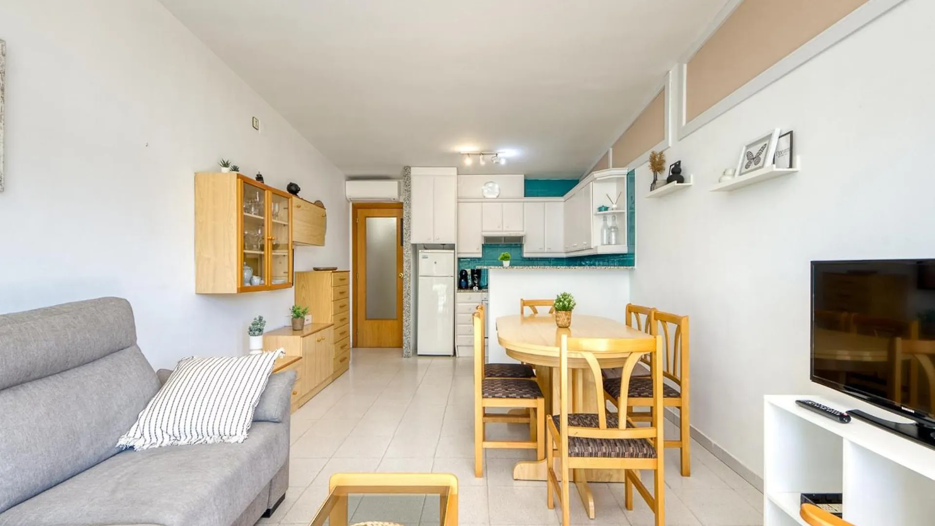 Apartment With View Montjoi Spain