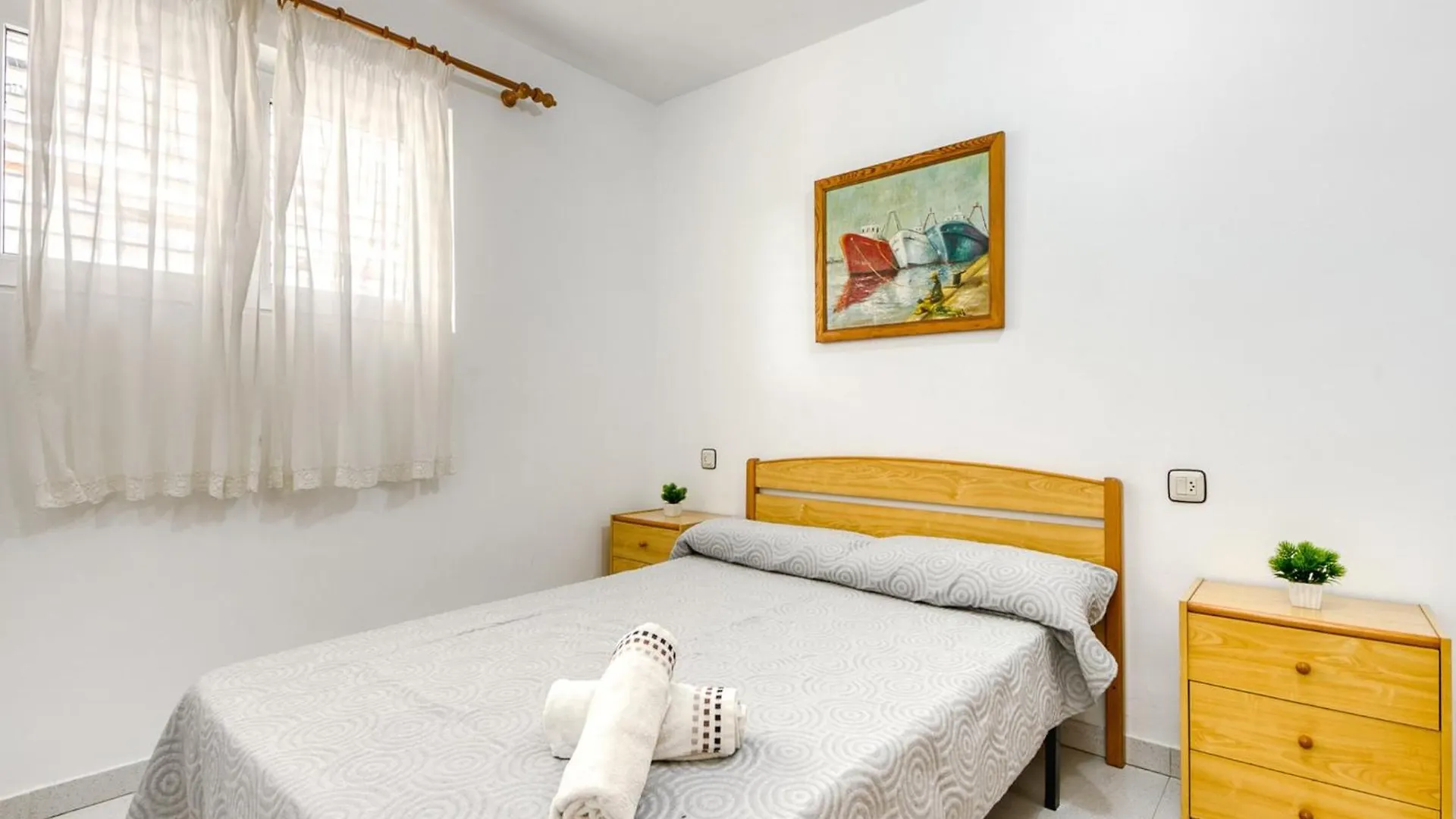 Apartment With View Montjoi