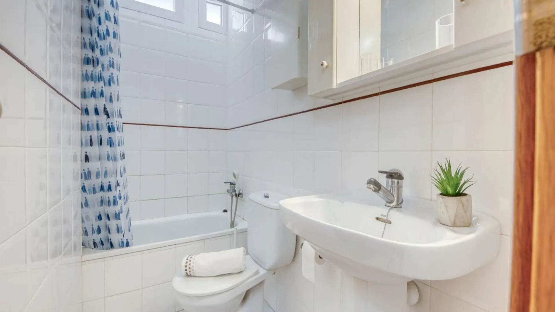 Apartment With View Montjoi