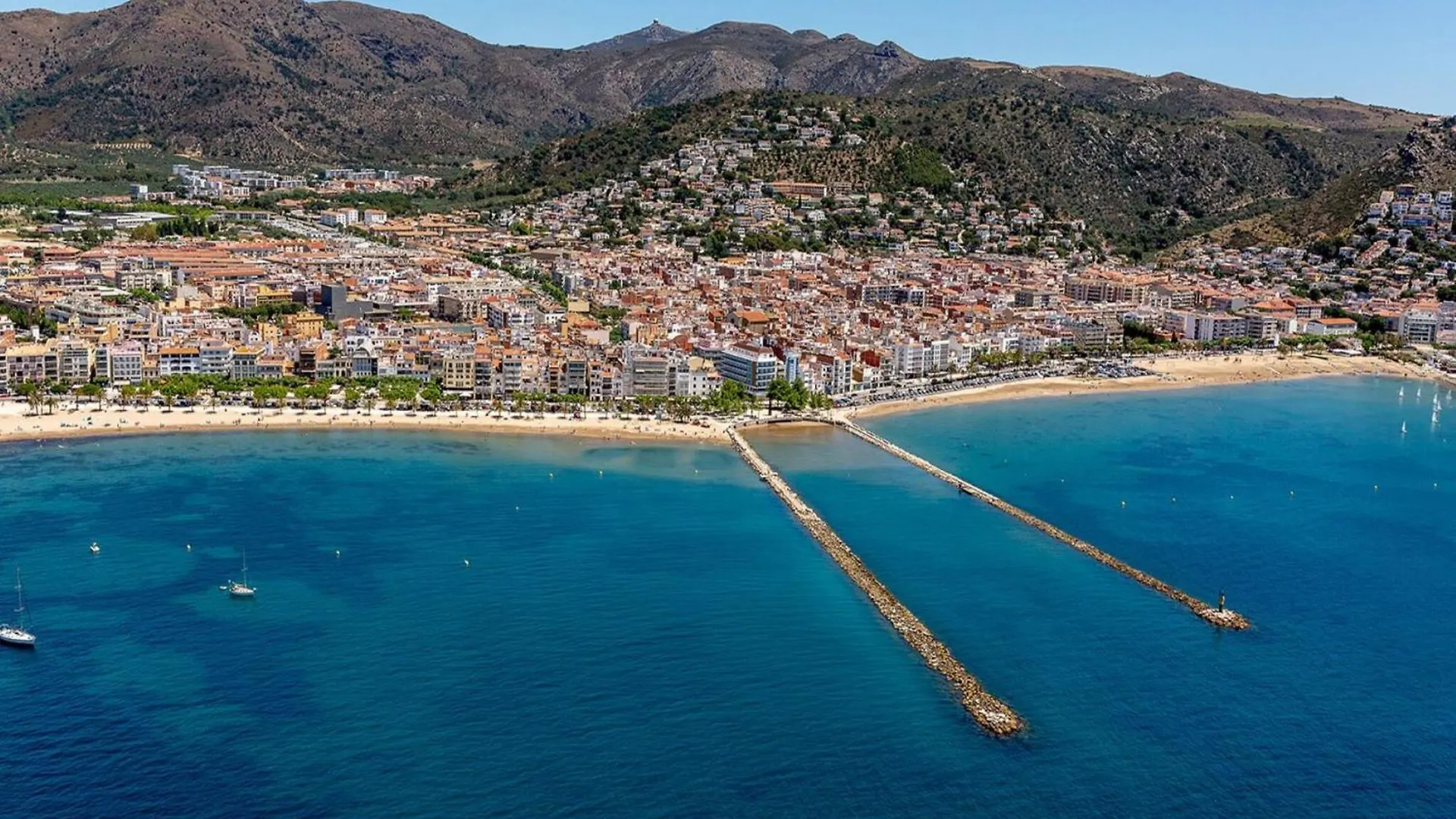 Apartment With View Montjoi