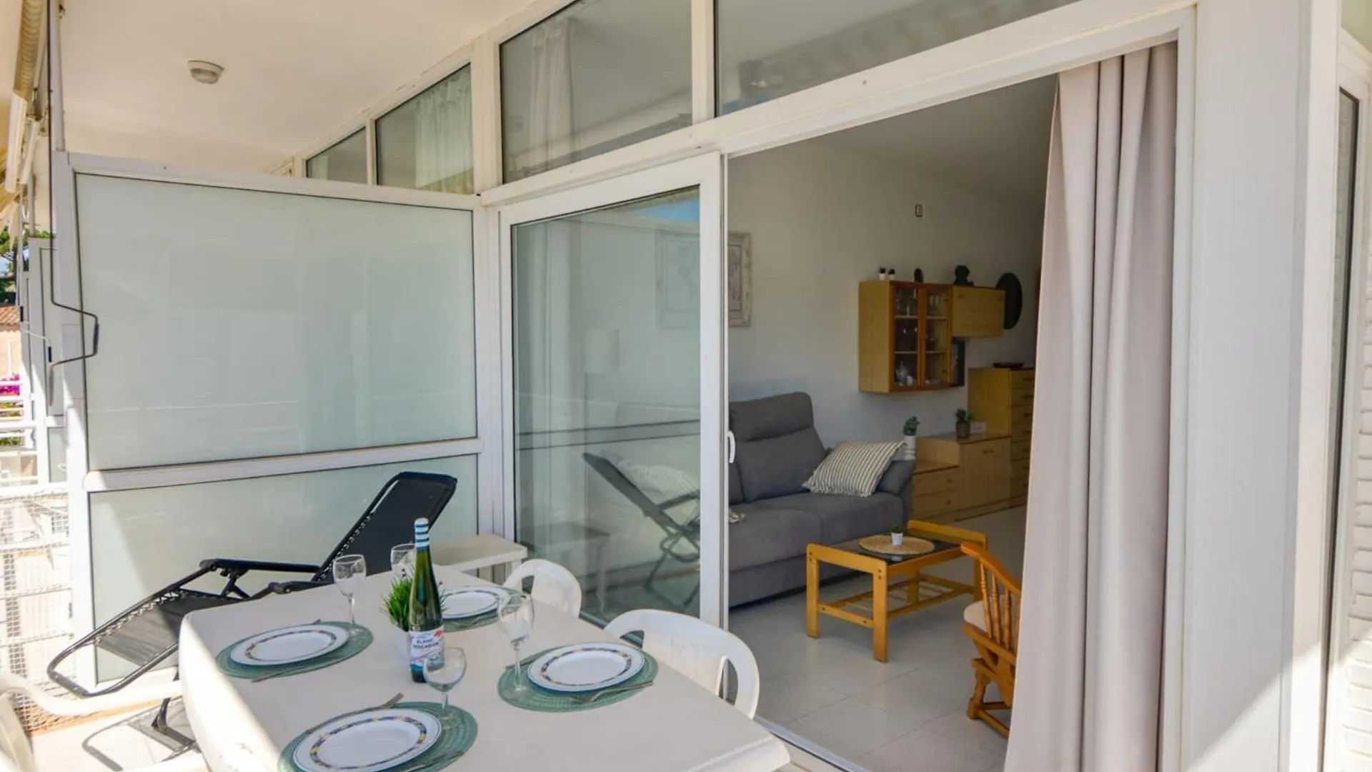 Apartment With View Montjoi 0*,